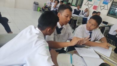 Dalam Pelajaran IPS di Kelas vii Anda Membagi Siswa